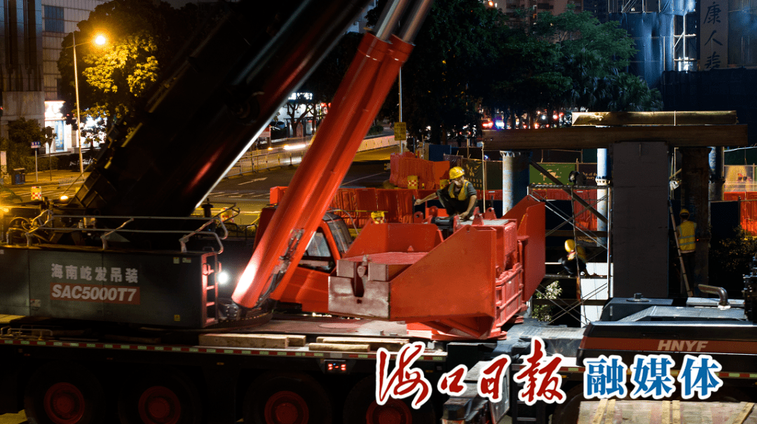 海口国贸路天桥项目完成钢箱梁首吊，冲刺7月竣工目标_龙昆沟_进行_施工