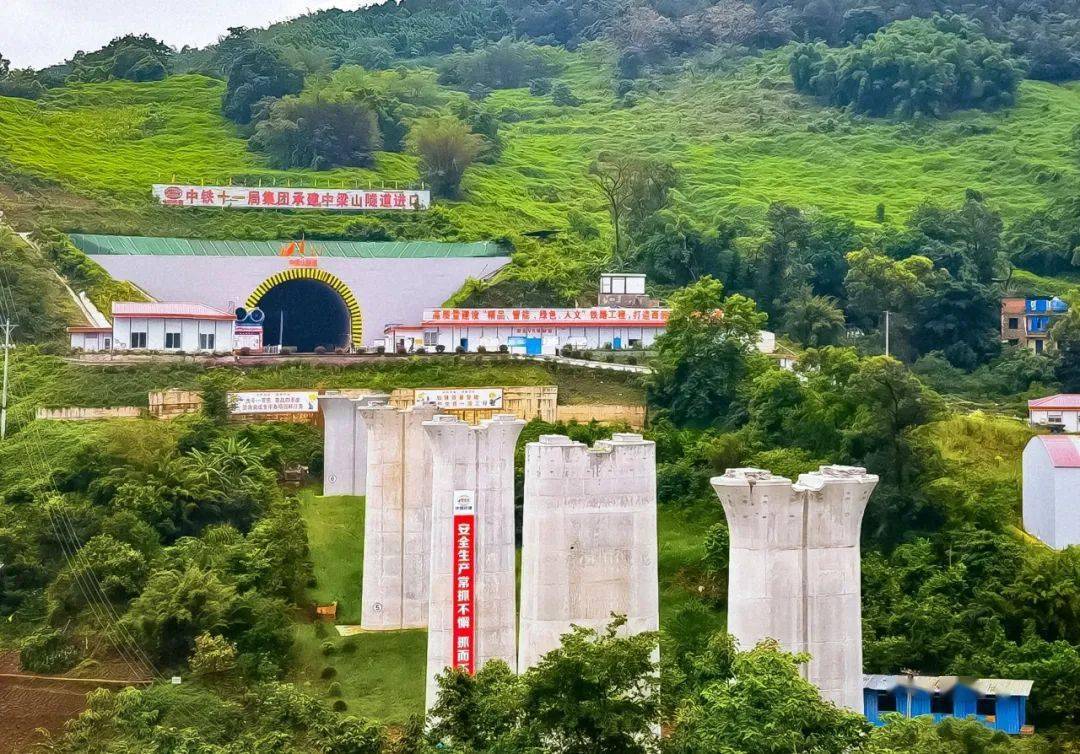 途经会泽的渝昆高铁迎多个新进展…_施工_隧道_重庆