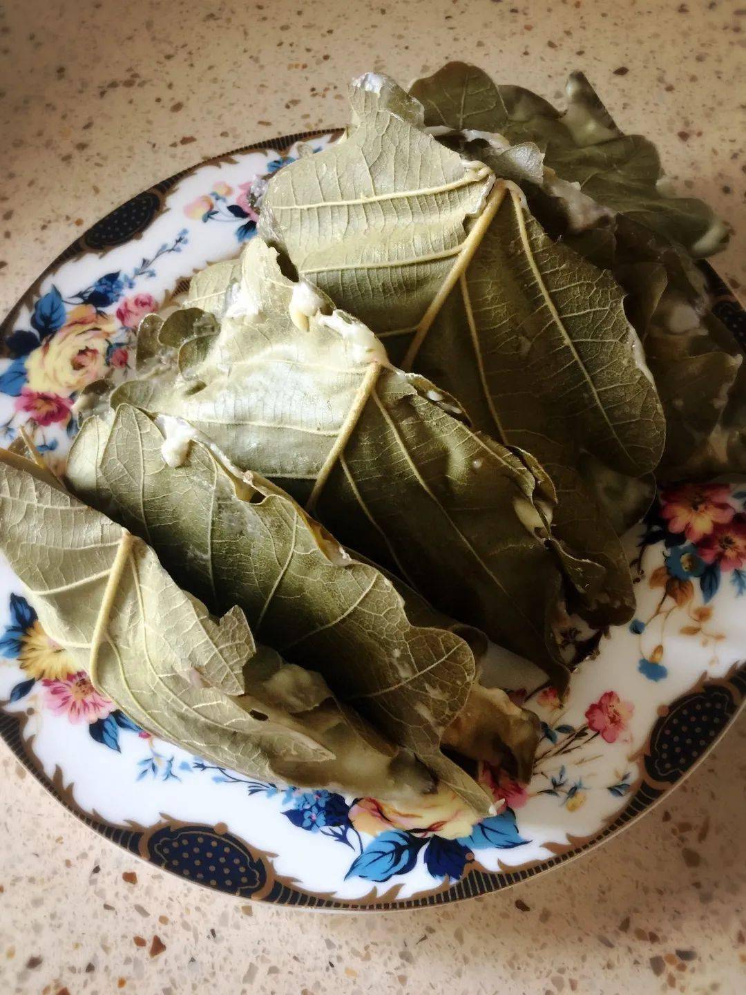 都是用叶子包着吃,这些怎么就不算粽子呢?