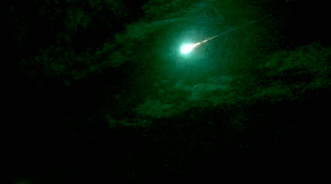 UFO or 流星？昨晚成都天空到底是啥？最新回应