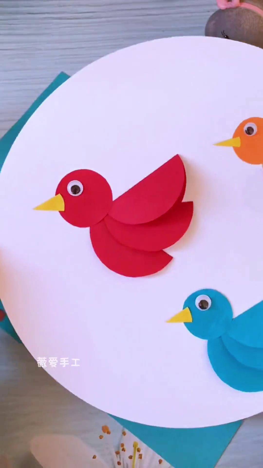 用四张圆形纸做飞翔的小鸟,快来试试吧 亲子手工 幼儿手工制作 春天