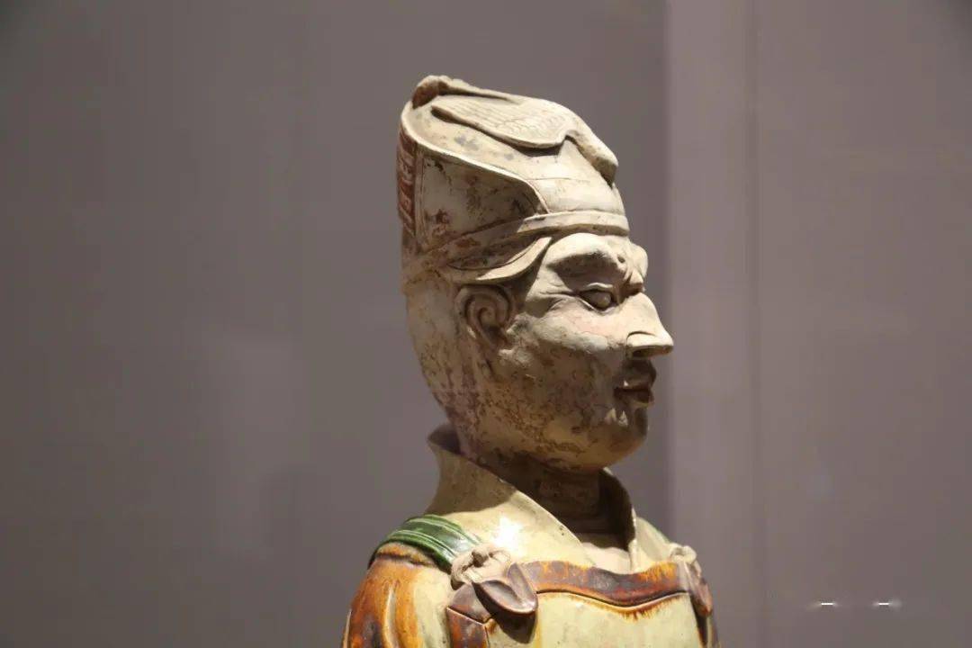 戴进贤冠三彩俑(唐)唐代帝王礼仪服装模型