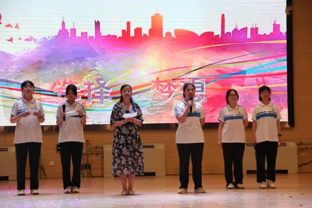 刘国丽《走进高三,青春无悔》●高二26班 程丽聪 张国欣 裴孟鑫《志在