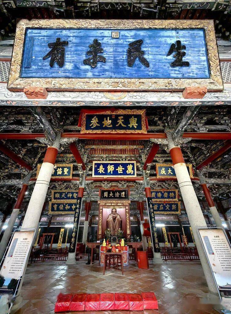而泉州府这巨大的文庙和学宫正是北宋兴国年间移建今址的有意思的是