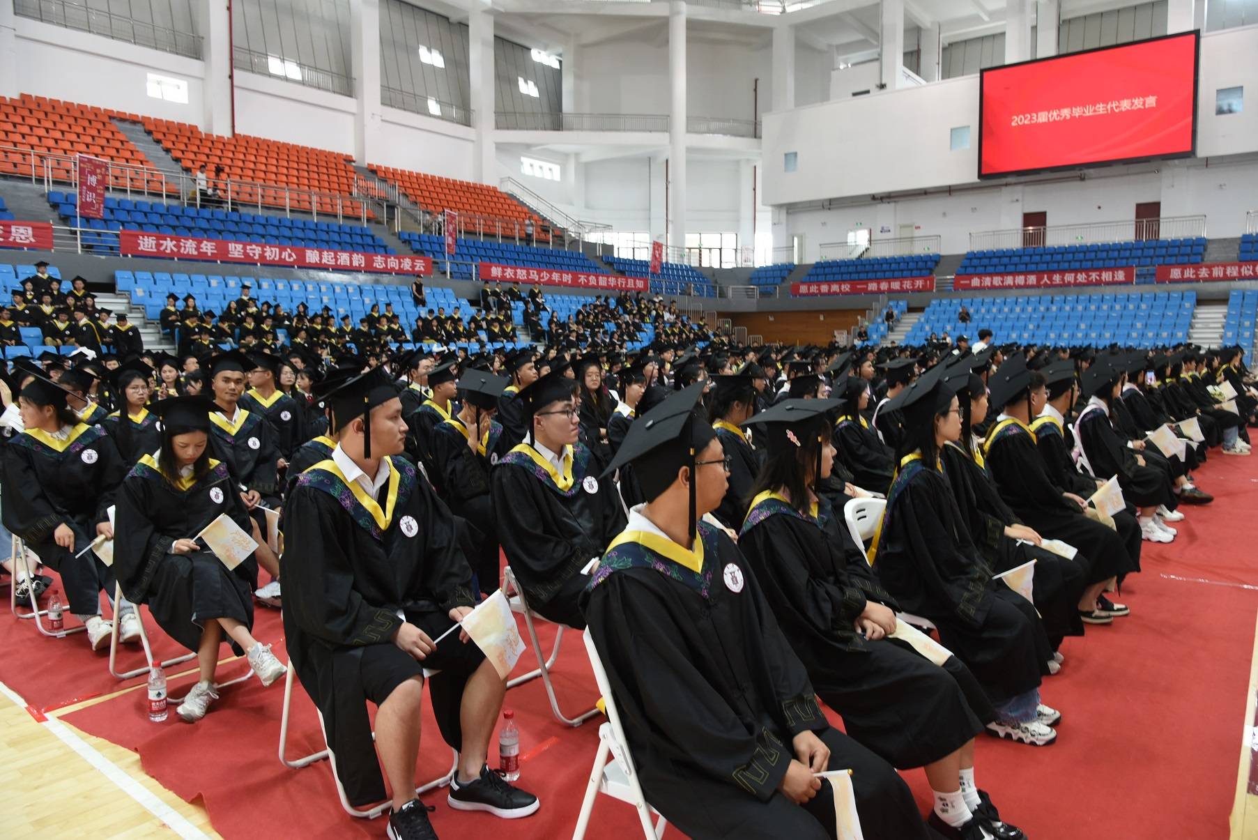 茅台学院2023届1760名毕业生获学士学位_生活_工程_社会