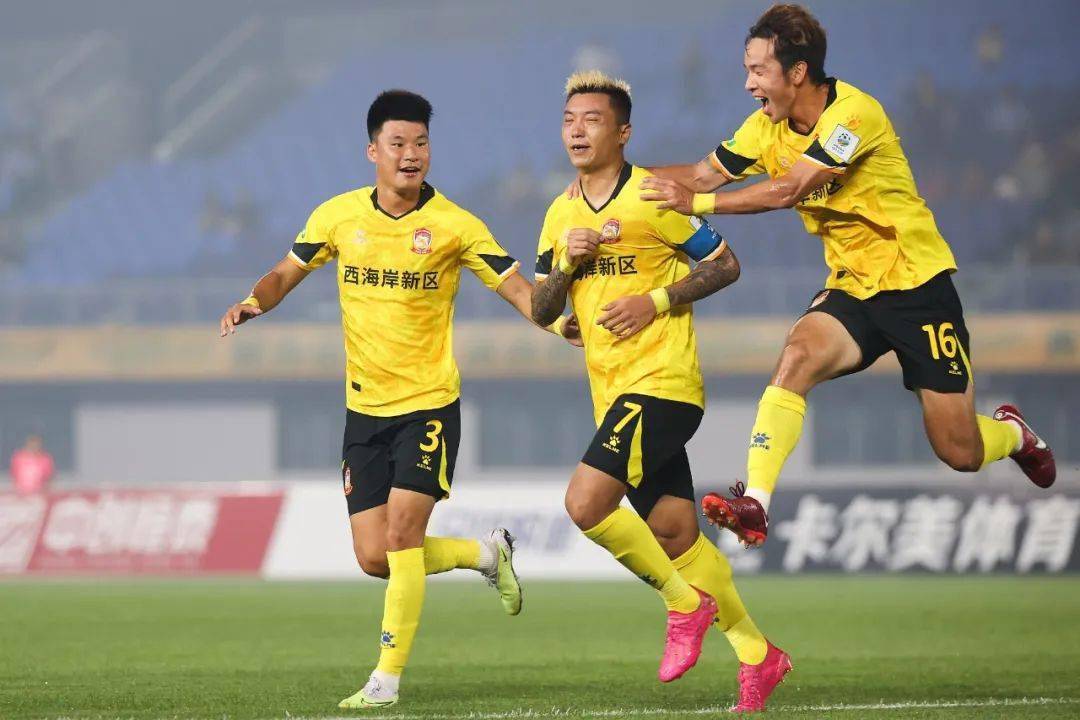 青岛西海岸足球俱乐部官宣换帅!_扬科维奇_拉米雷斯_佐兰