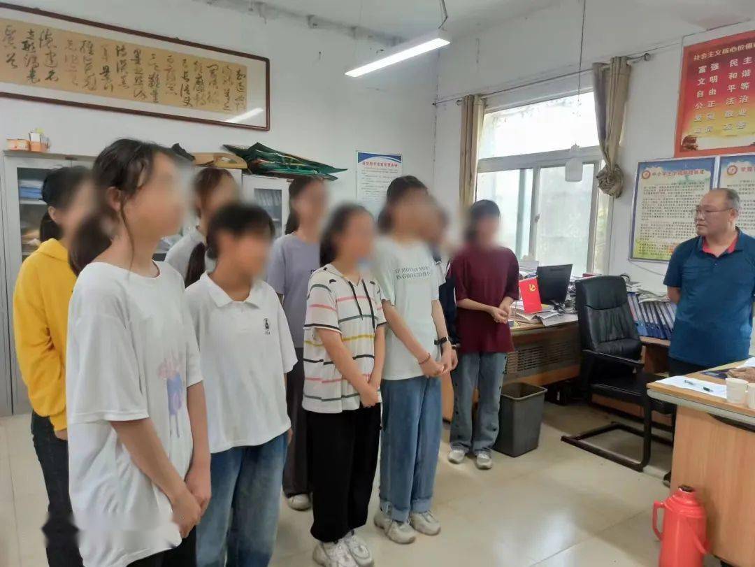 【基层团讯】岳张集镇团委走进凤台七中开展"花蕊计划"花蕊爱心包发放