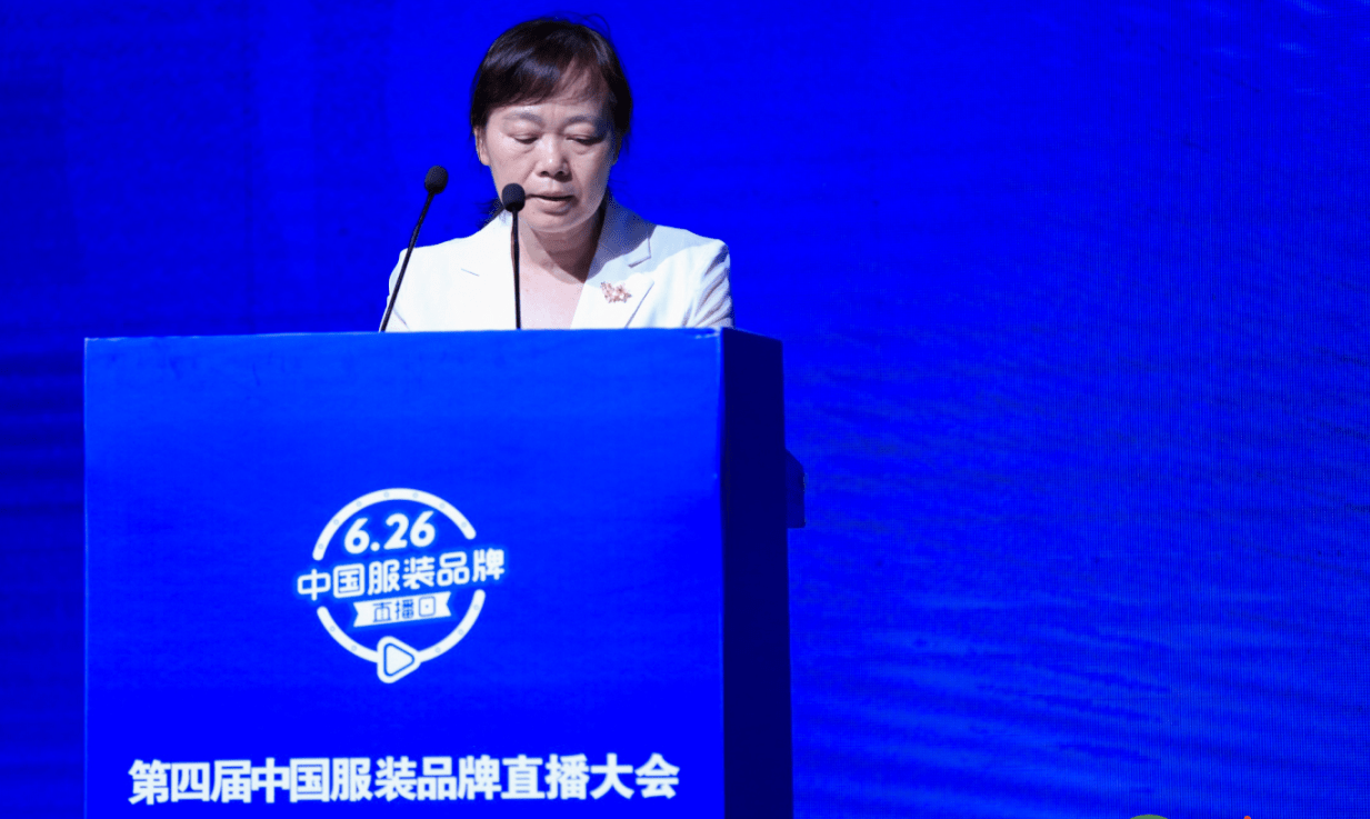 其中郑州孕育了服装企业2000余家,产值约260亿元,培育了逸阳,领秀