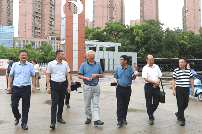 6月25日上午,合肥新明教育集团董事长张智,总经理翟荣华,总督学姜昌根