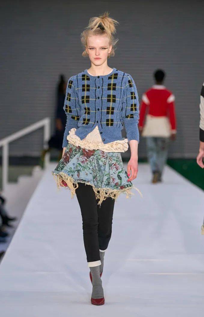 趋势 | 80张时装图为你解析大受欢迎的抽象几何图案是如何应用的