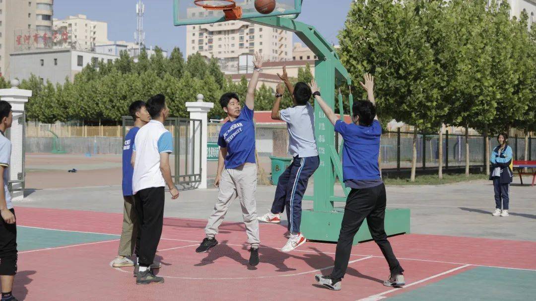 受到了苏州援疆教师和克州二中陶文东副校长的热情接待