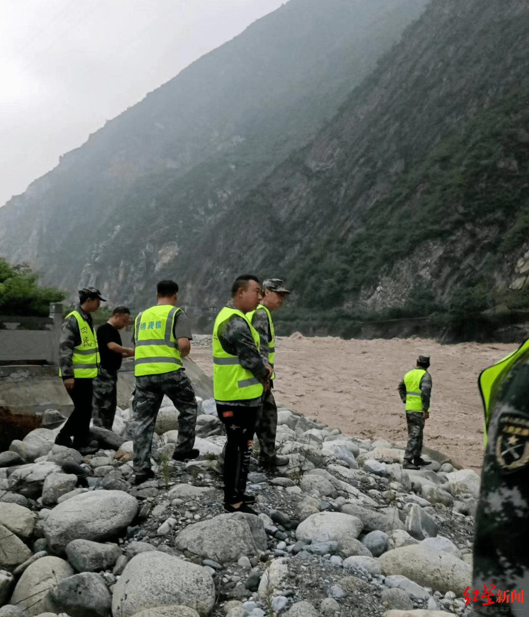 汶川泥石流7人失联:已发现3名遇难者,其中2人是夫妻,另一人正核实身份_人员_沿河_应急