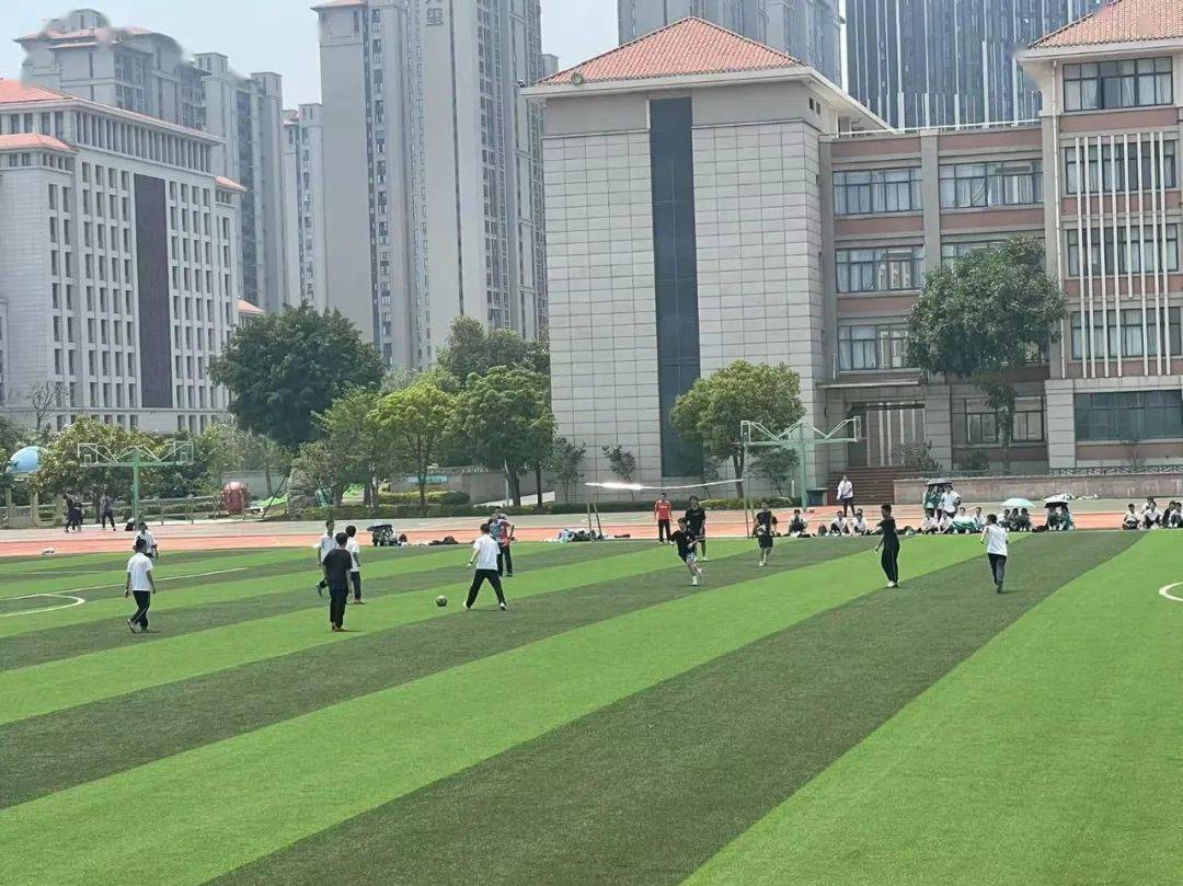 运动挥洒激情,青春绽放活力——泉州五中城东校区开展春季运动会_高一