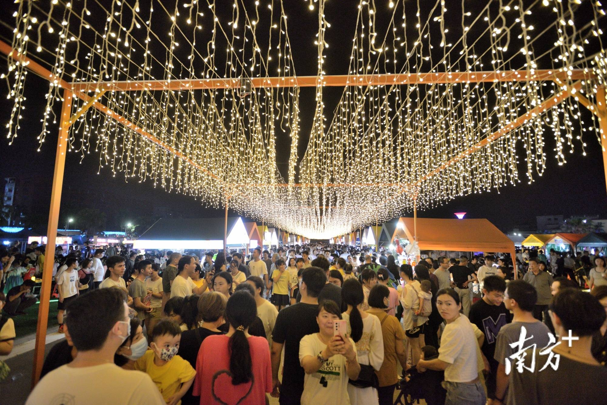 顺德均安:盘活闲置用地,璀璨灯火点亮品质夜经济_仓门_夜市_灯光