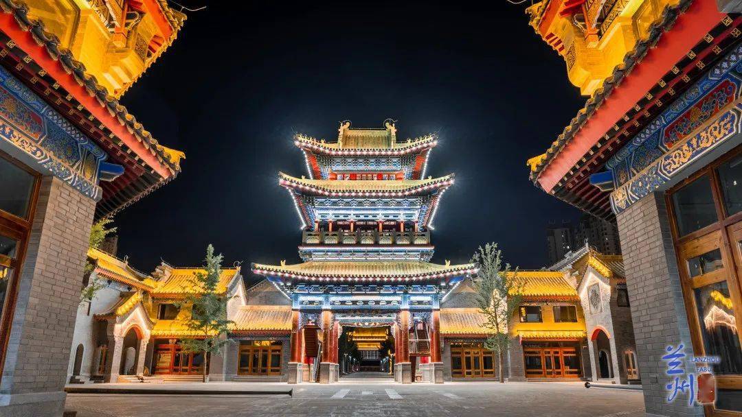 须臾之间登层楼览黄河美景黄河楼坐落在黄河之滨黄河楼雨打水墨彩更浓