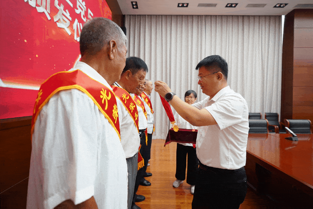 精武镇举行2023年"光荣在党50年"纪念章颁发仪式