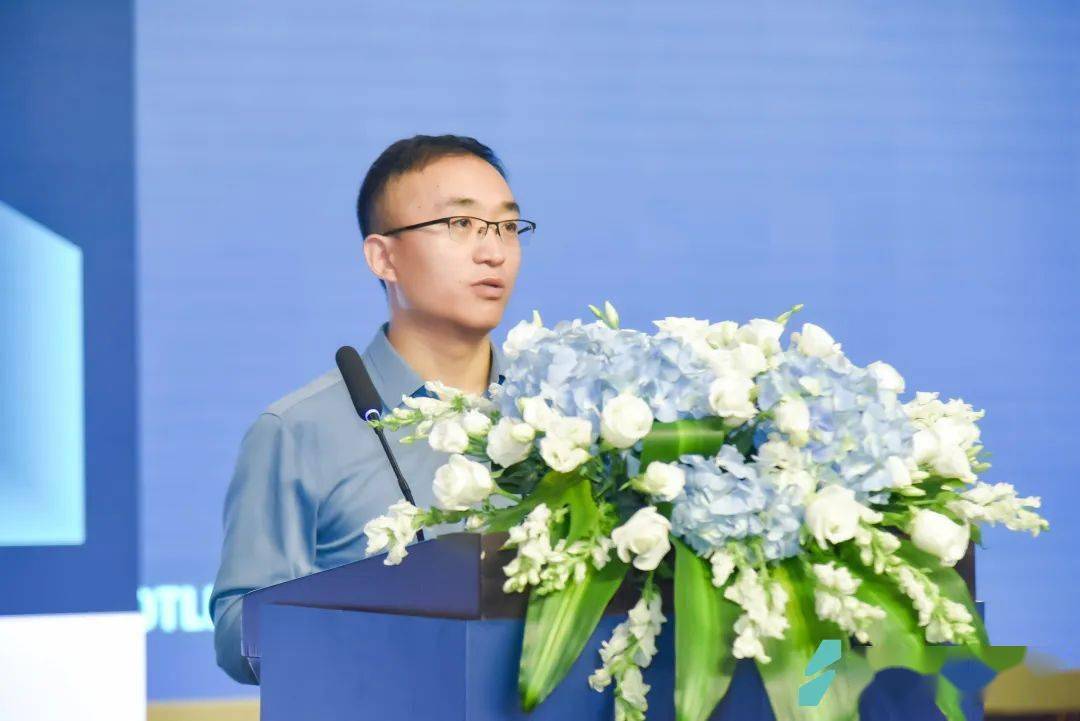 赵胜广代表光束汽车致辞.