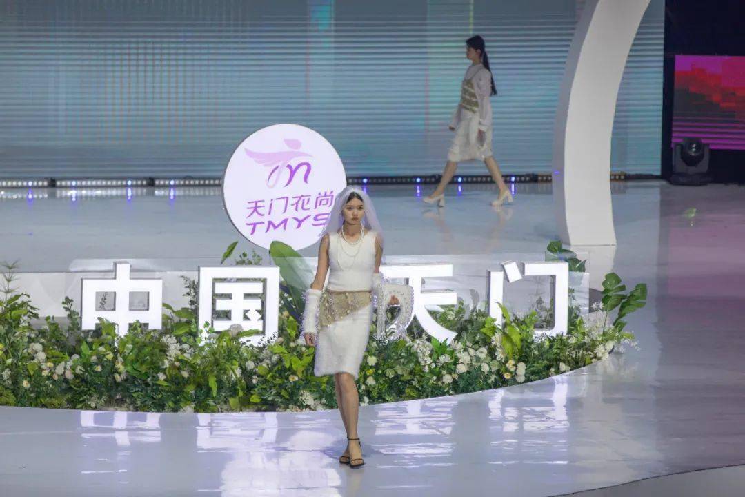 暨2023中国61天门服装新品发布会