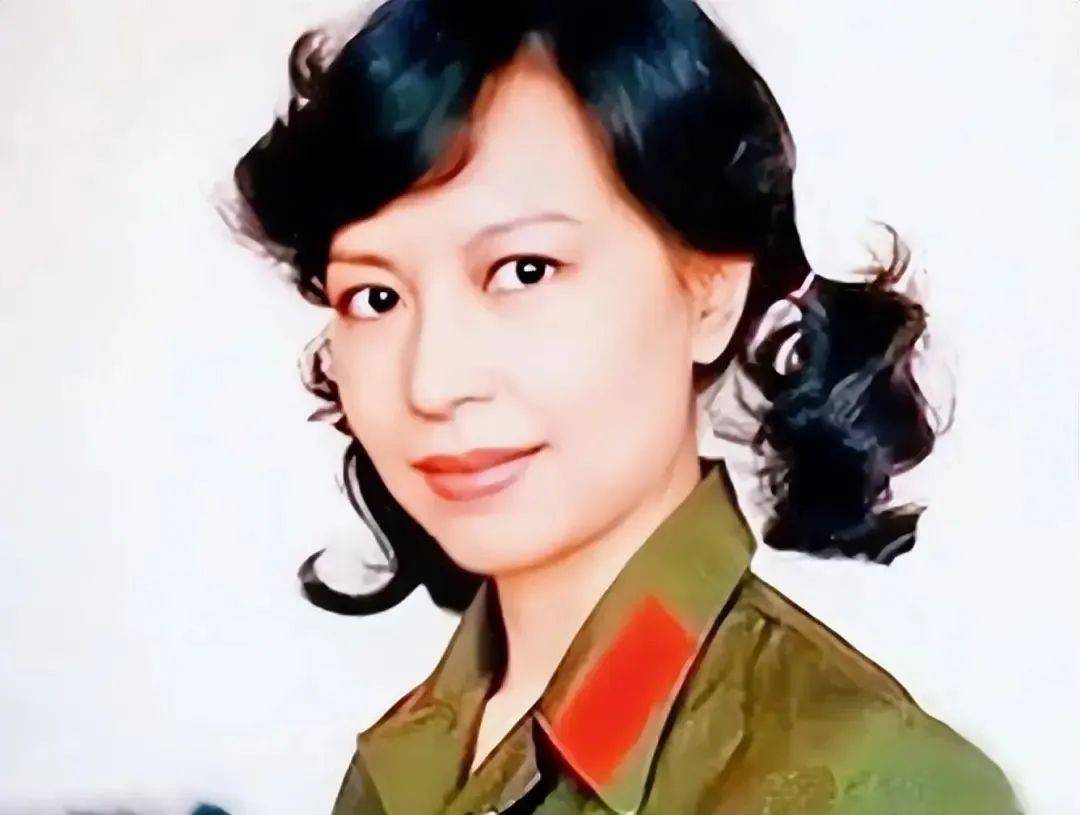 狄娜_汤顿_明星