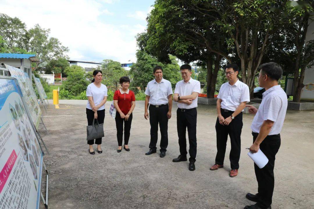 调研组一行先后来到县康达医院,叫安镇卫生院,县人民医院,通过实地