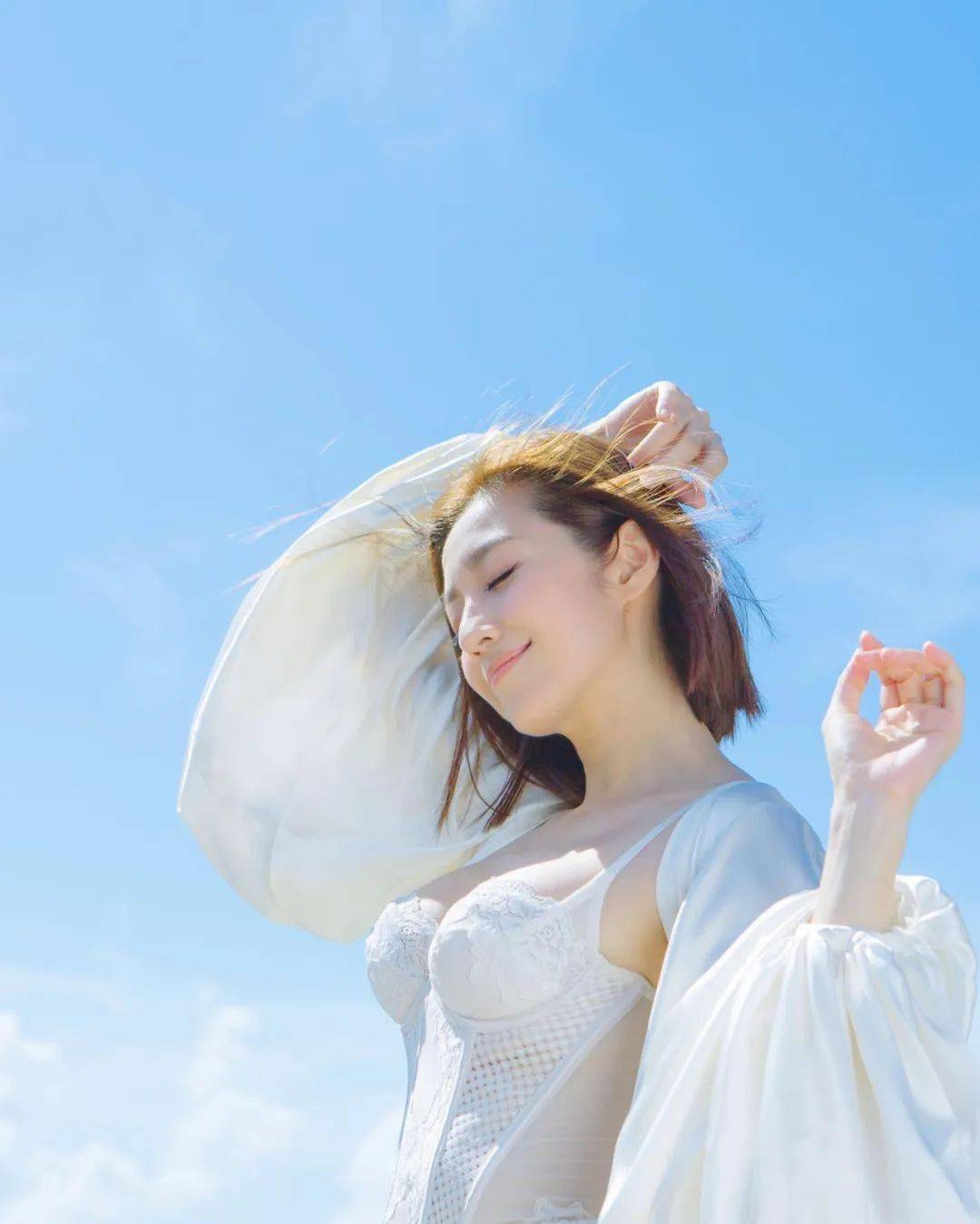 41岁陈自瑶大晒喷血照抢镜_身材_广告_希洛