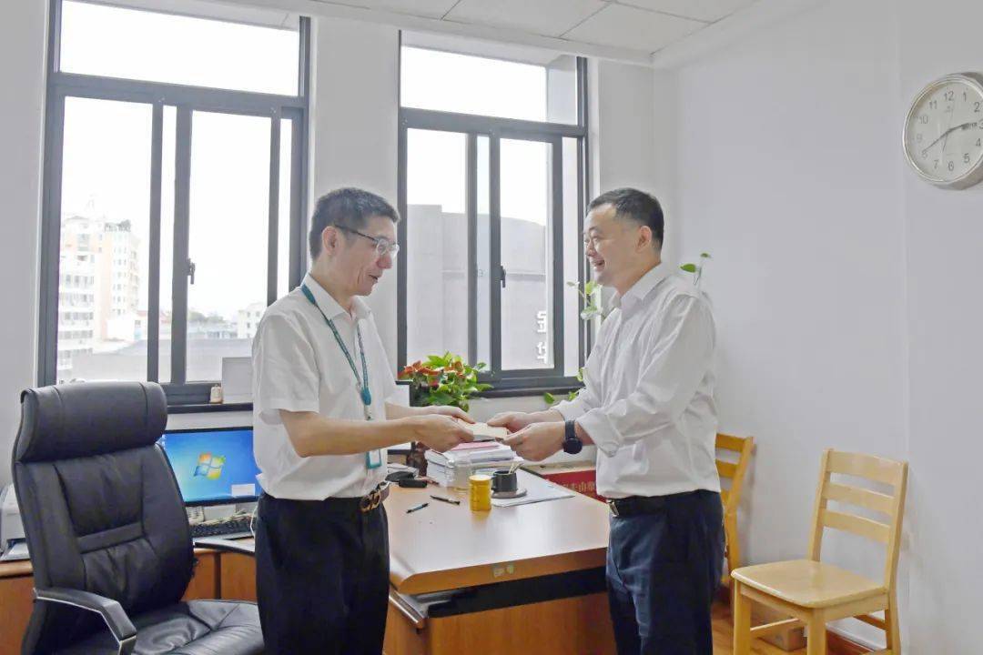 慰问送真情 关怀见初心丨金华市中心医院开展"七一"走访慰问