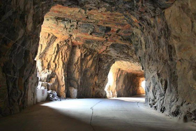 【1度】行者背影:长治神龙湾挂壁公路:危崖巨壑变通途_天窗_太行_隧道