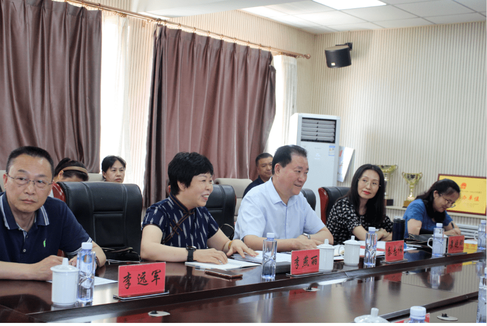 教育部专家组深入科尔沁区对教育事业统计工作开展数据