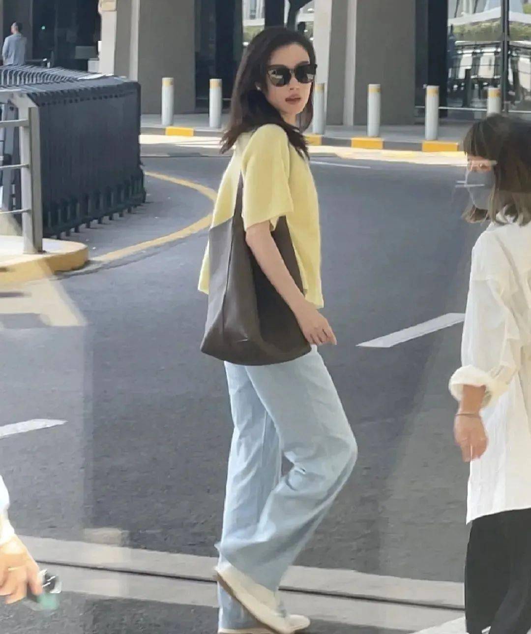 倪妮如果不做演员,一定会是位优秀的……_牛仔裤_珍珠_气质