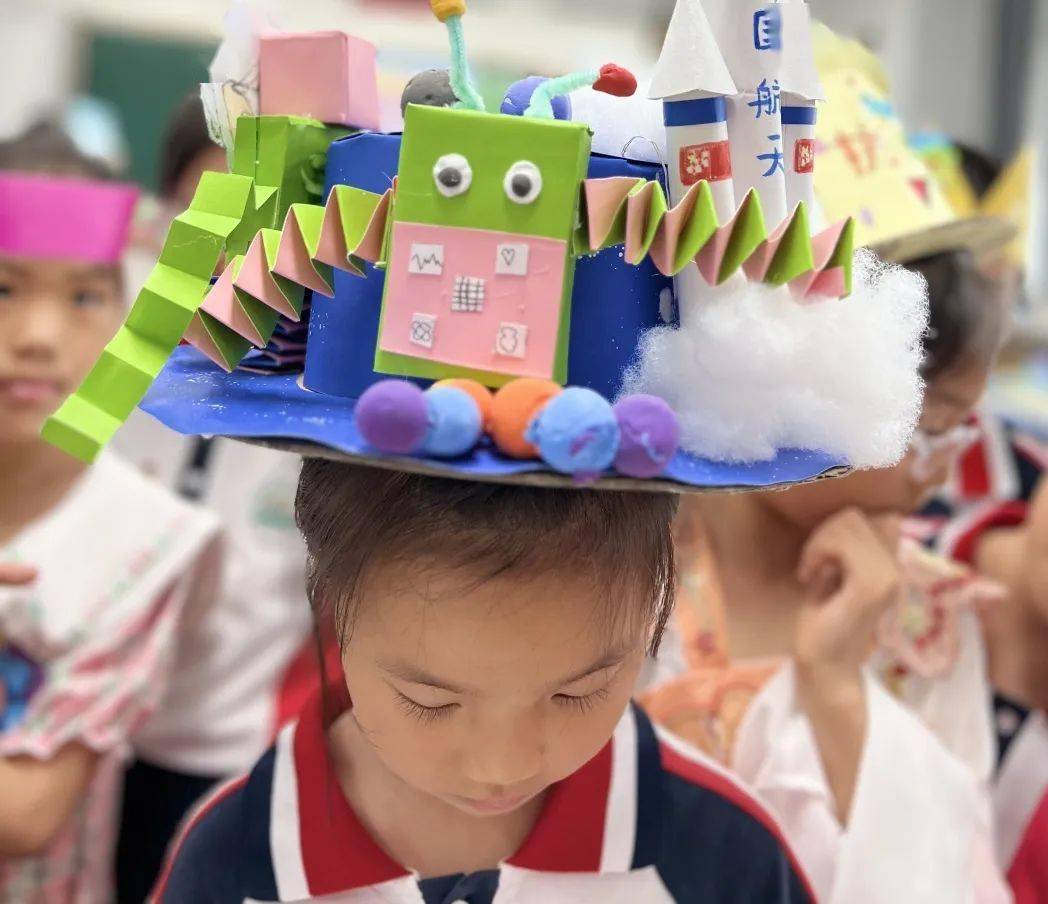 场馆五:亚运项目游泳馆手脑并用拼亚运我要手脑并用,用七巧板拼出各种