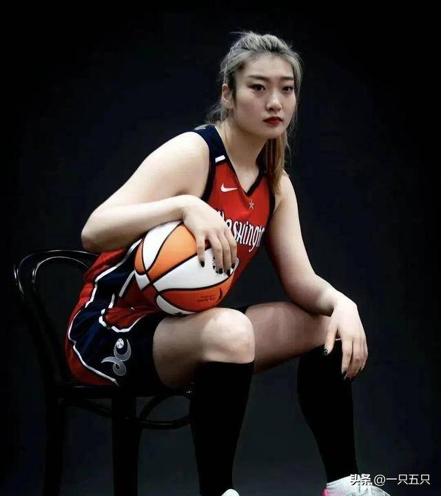 女篮姑娘都结婚了吗？除了李梦你们谁都可以追