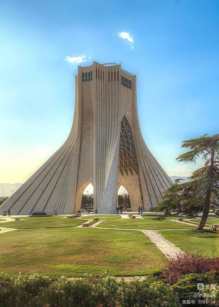 自由纪念塔:是伊朗的象征,也是德黑兰的地标性建筑.