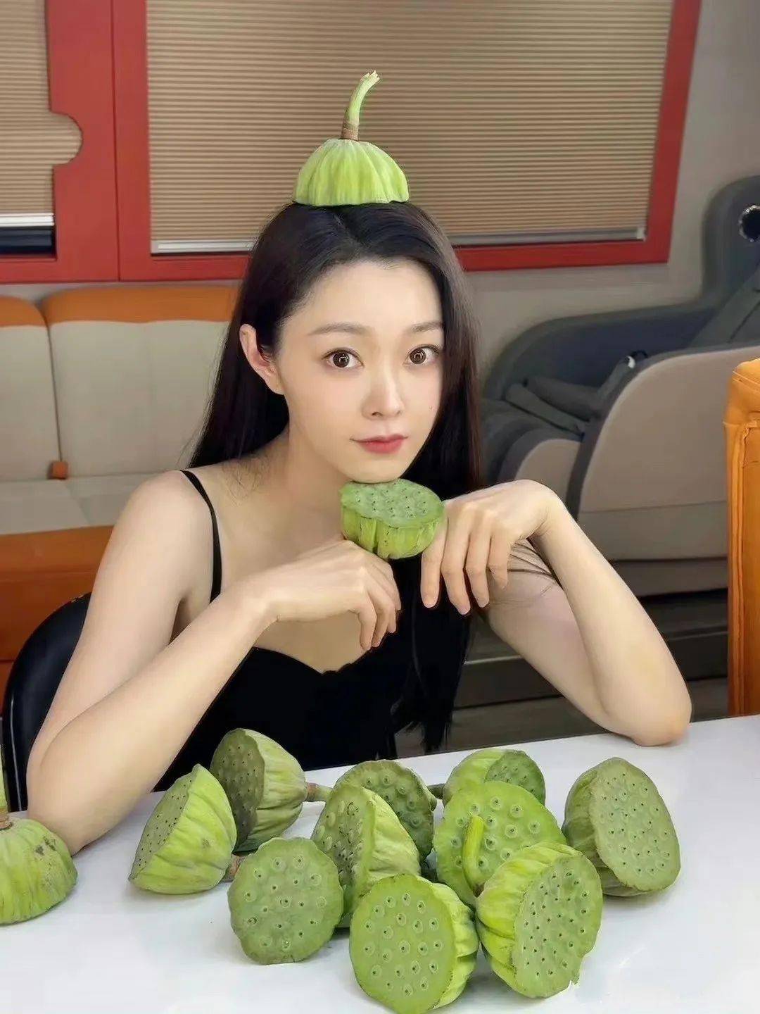 明明比白敬亭大4岁的她,看上去却更像"妹妹",这对cp太养眼_宋轶真