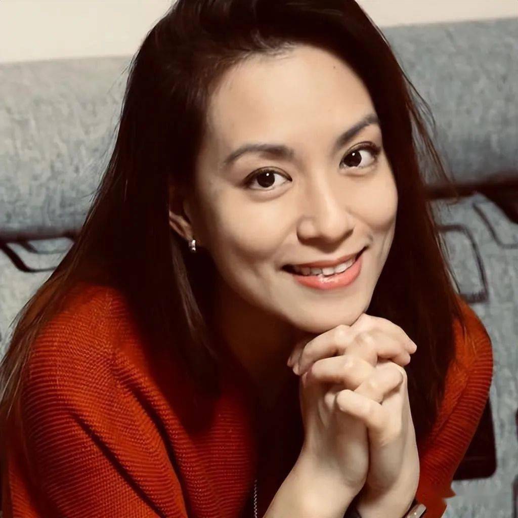 是陈乔恩七朵花队友,7人有4人动手术!_周雳_组合_状态