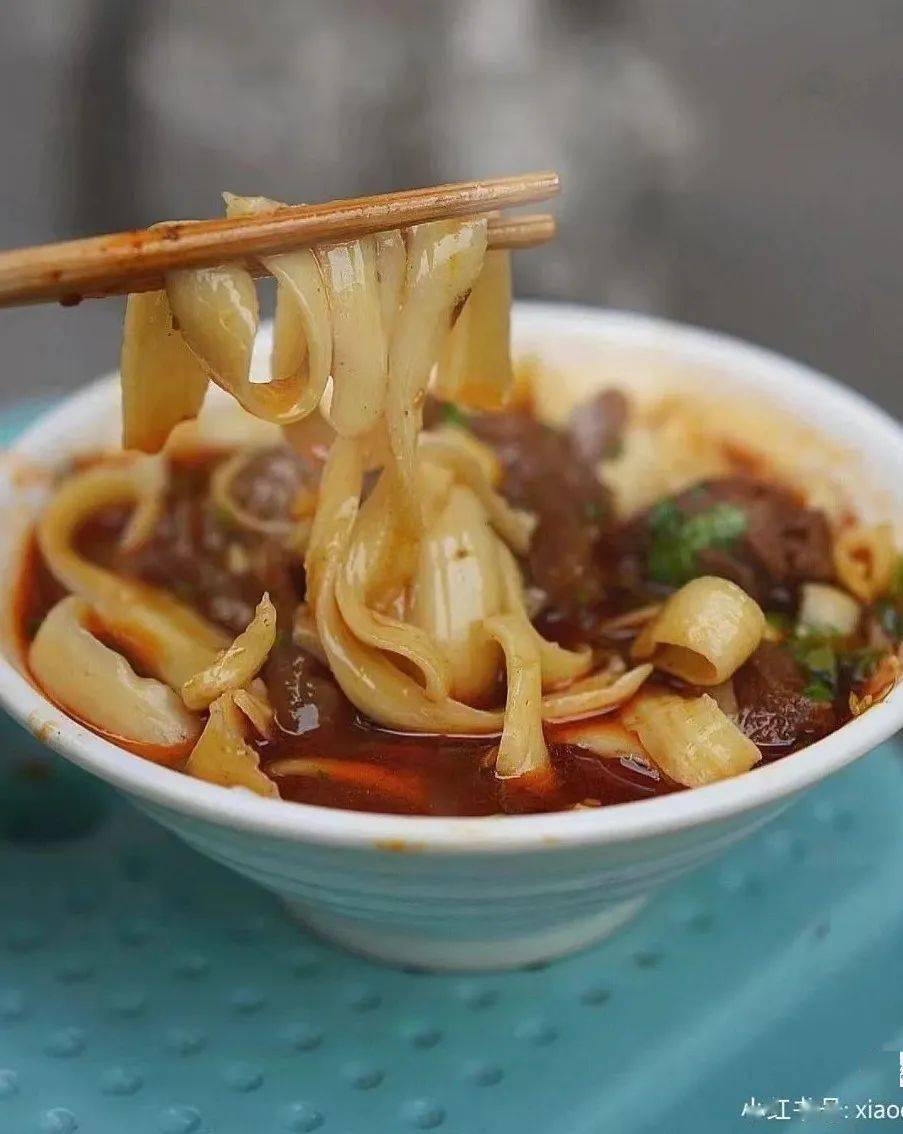 芝麻酱香的爽口老陕牛筋面vs 重庆麻辣鲜香真牛筋面!_陕西_文化_口感
