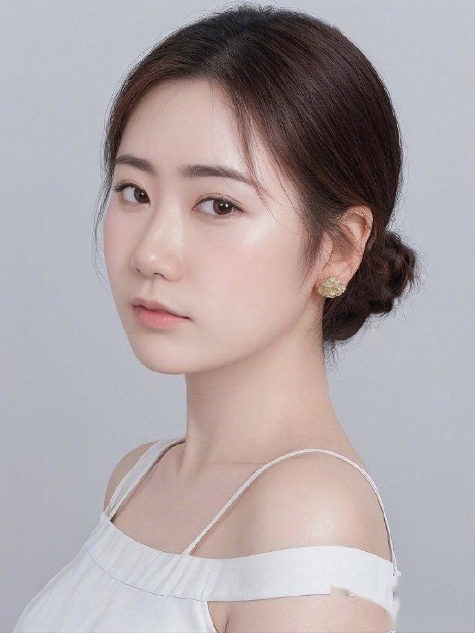 完全不像内心狂野的日本少妇 福原爱晒ai照网友叹:我的机器人女友