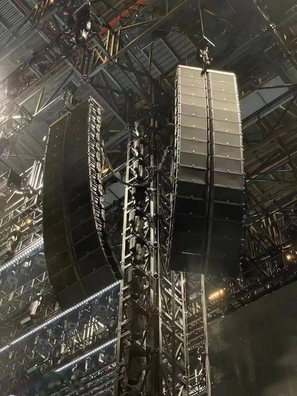 la12x功放:40只英国digico quantum 5:4台德国klang-konductor主机