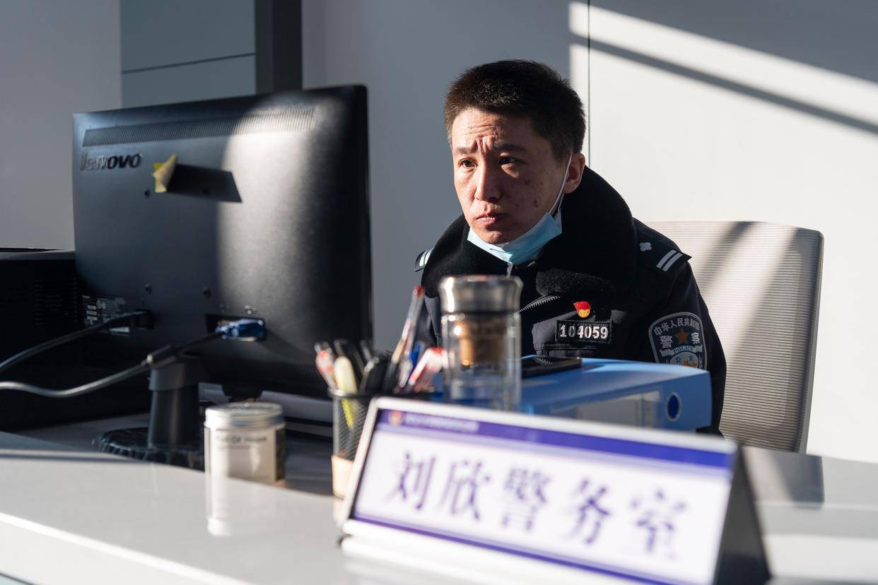 短发女警刘欣走了_七台河市_桃山区_新华社