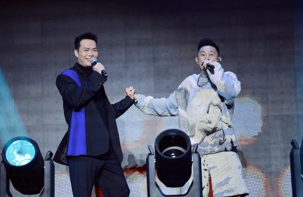 67欧阳靖上海站巡唱!与谢天华重演《潜行追击》剧情_jin_观众_嘉宾