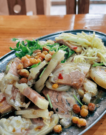 玉林陆川特色白切猪脚 小红书@元气元小蛋▲玉林陆川脆皮扣 小红书