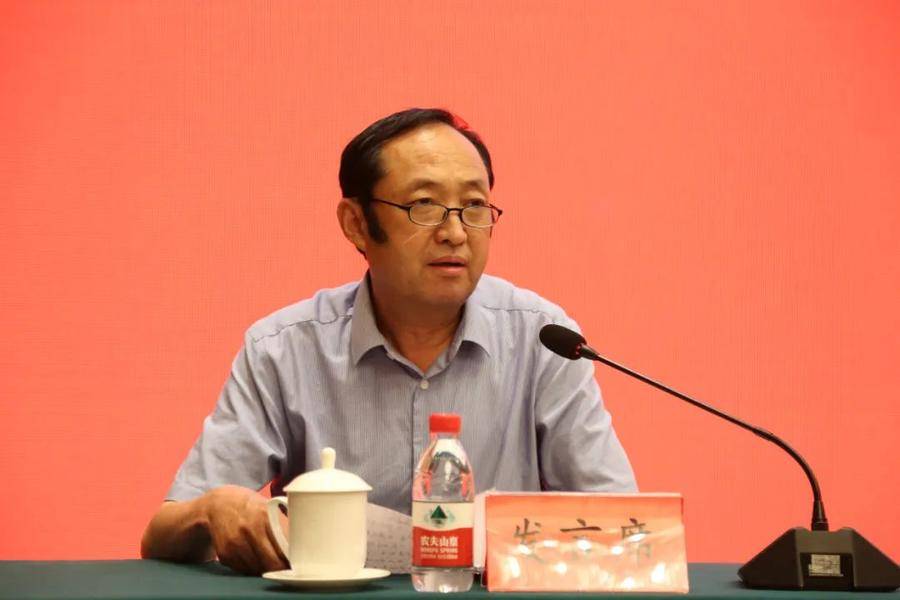 聊城东昌书画院副院长王怀中发言曹州书画院院长马德,济南市美术馆
