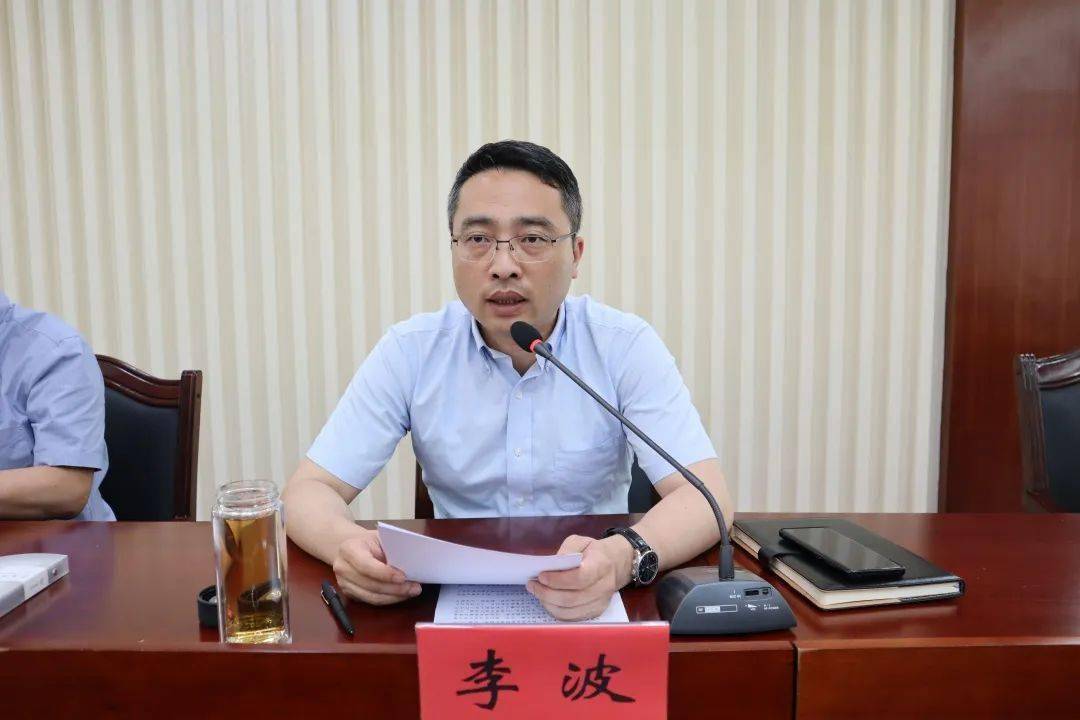 就落实好会议精神,李波要求:一是实效要再提升,要在招大引强上取得新