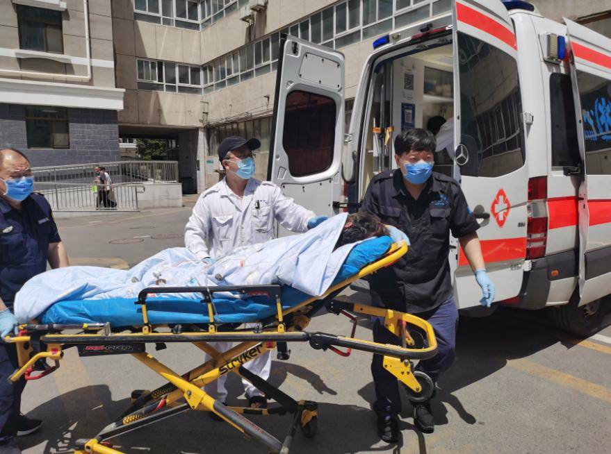 北京120急救中心医生每天"连轴转"_患者_郑华_天气