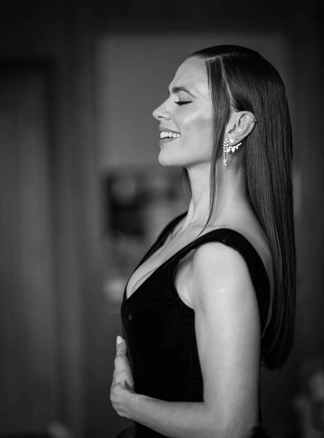 《碟中谍7》女星海莉·阿特维尔杂志大片,英伦玫瑰热烈绽放_活动_封面