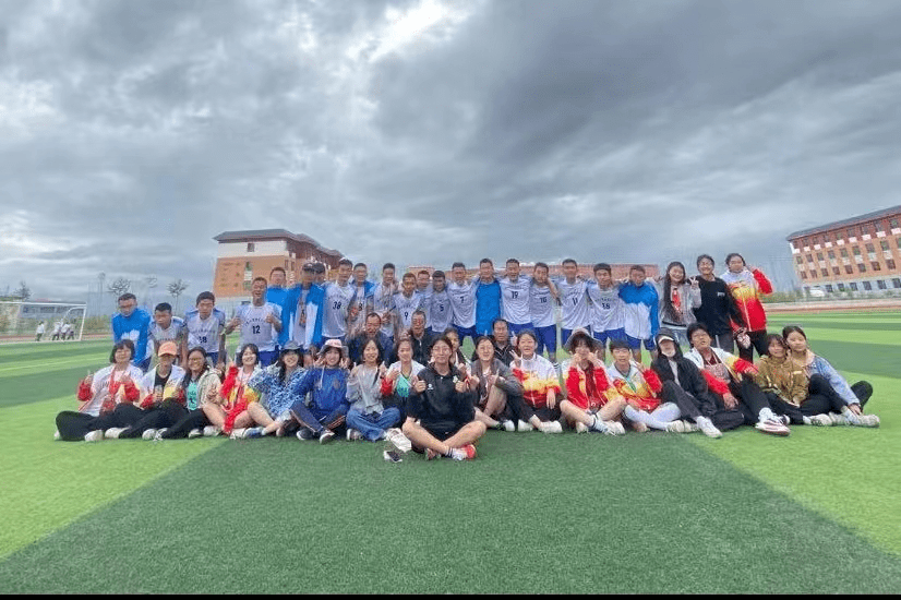 7月6日早晨,满载而归的第二民族高级中学(男女双冠,男女最佳守门员