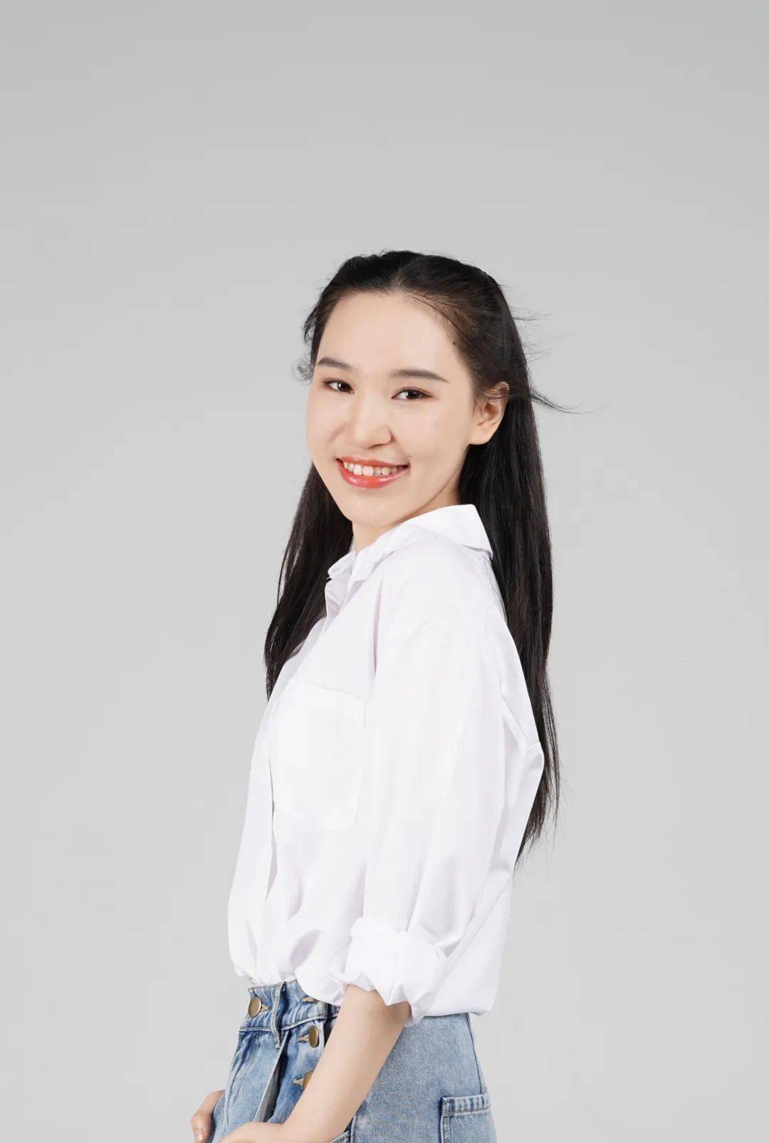 上海音乐学院冯书雅:坚守初心,用音乐传颂文化自信 | 上海大学生年度