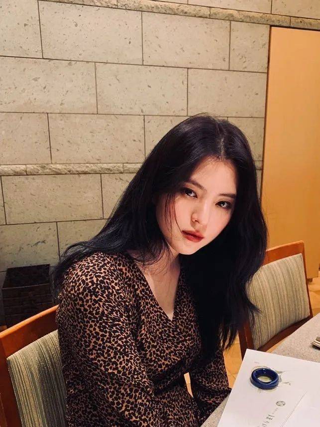 伊周星潮流丨韩素希要演丑女?_韩姐_black_all