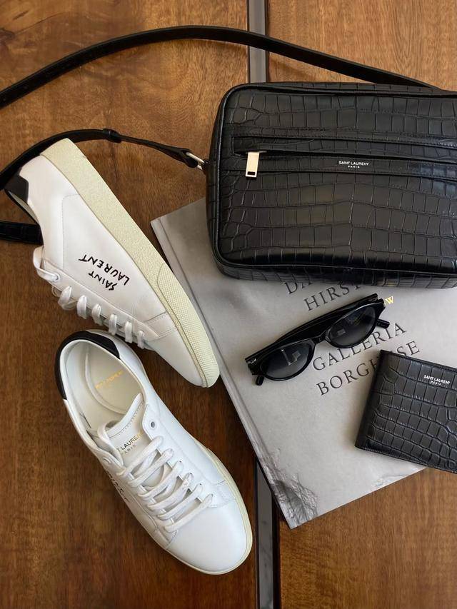 圣罗兰男包的极简实用主义!_话题_男士_鳄鱼