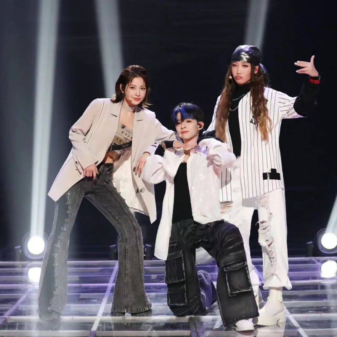 说说综艺丨《乘风2023》,谢娜秀古筝,旗袍劈叉放大招,逆袭成第一!