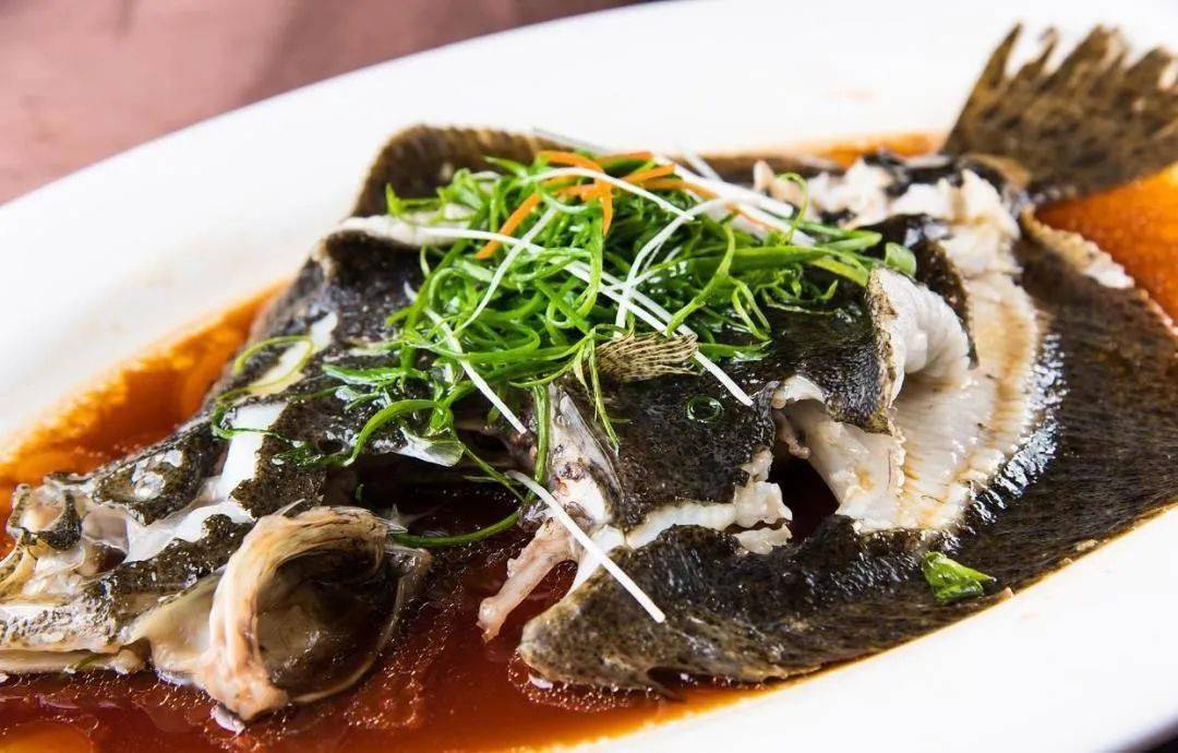 1 清蒸鲟鱼:鲟鱼是一种营养丰富的水产食品,可以用来制作多种美味佳肴